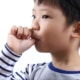 Daumenlutschen bei Kindern abgewöhnen