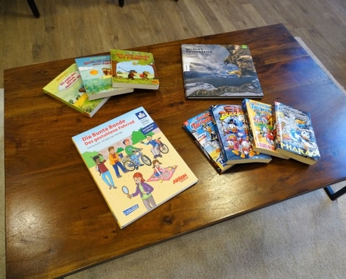 Bücher, Kinderbücher, Comics, Bildbände, Bücher mit Brailleschrift beim Kieferorthopäden in München