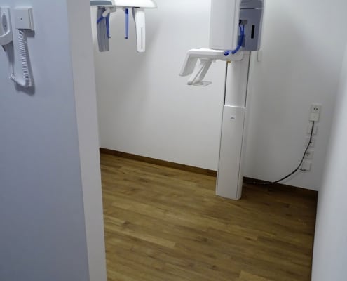 höhenverstellbares Panorama-Röntgengerät (OPG) mit breitem, barrierefreien Zugang beim Kieferorthopäden an der Münchner Freiheit